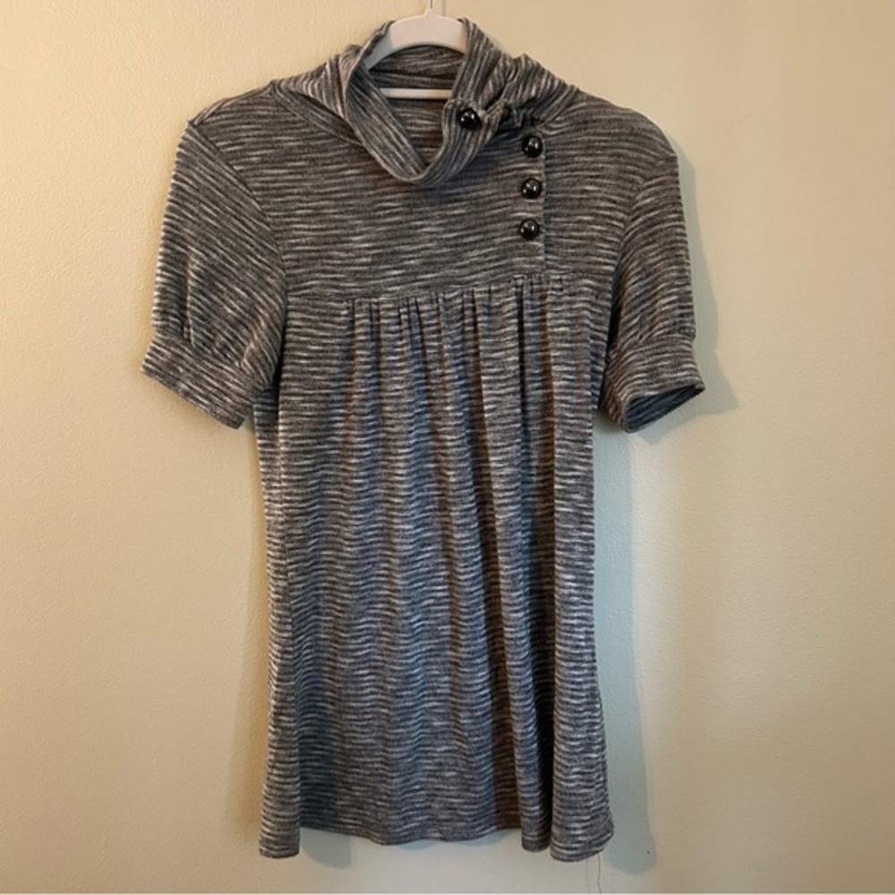 Ginger G. Gray Striped Women's Top with Button Detail, size Medium